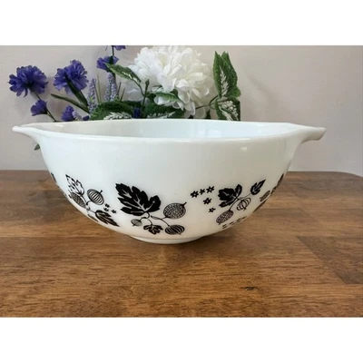 Vintage Pyrex Gooseberry Cinderella Mixing Bowl – Black on White – 2.5 Quart - Image 1 of 4