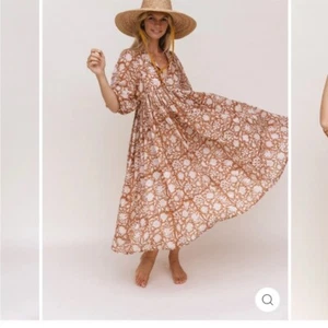 Daughters of India Kyra Half Sleeve Flowy Midi Floral Dress Sz XS in Caramel NEW - Picture 1 of 10
