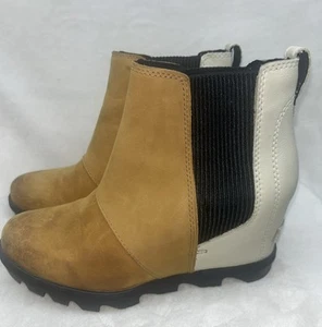 Botín Chelsea Sorel Joan Of Arctic Wedge II Talla 7.5 Marrón Camel y Blanco - Imagen 1 de 12