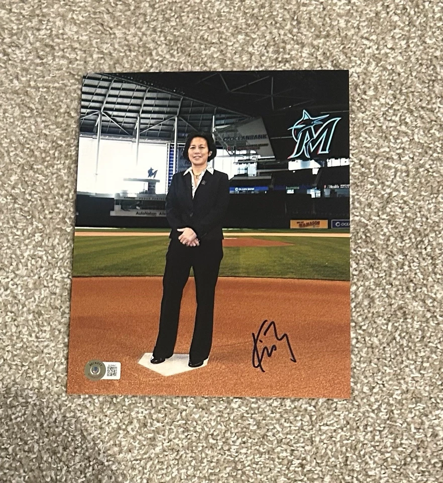 Foto autografiada firmada por Kim NG 8x10 Miami Marlins GM RARA BAS BECKETT 1 Foto 1 de 1