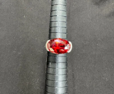 Anillo rojo ovalado circonita cúbica sin níquel Tailandia plata esterlina 925 talla 8/9 gramos Foto 1 de 4