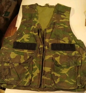 VTG CAMOUFLAGE SHELL & GAME HOLDER HUNTING VEST ( SEE PHOTOS FOR SIZE) - Picture 1 of 18