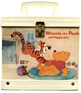 VINTAGE WALT DISNEY'S WINNIE THE POOH & TIGGER RECORD STORAGE CASE & 13 RECORDS - Picture 1 of 8