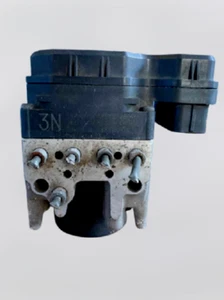 2004-2005 Toyota Highlander ABS Anti-Lock Brake Pump Assembly FWD OEM - Bild 1 von 3