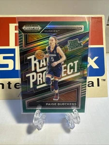 Selecciones del draft de Panini 2024 - Prospect clasificado Paige Bueckers #2 Green Prizm (RC) - Imagen 1 de 6