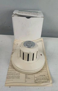 EDWARDS SMOKE/HEAT DETECTOR PHOTOELECTRIC TYPE W/135F HEAT DETECTOR NIB - Picture 1 of 2