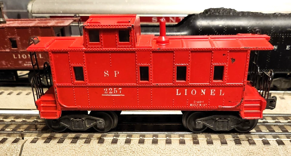 RARE Postwar Lionel 2257 Red SP-Type Caboose w/Smokestack From 1947 in good cond - Image 1 of 4