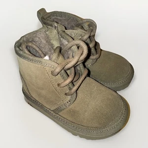 UGG Neumel II olivgrün Wildleder Kleinkind Stiefel Schuhe 1017320T Größe 7 - Bild 1 von 8