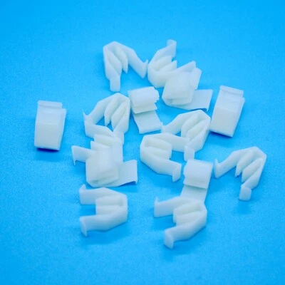 10 clips de retención de molduras de rejilla delantera de nailon para GM Chevrolet Equinox Foto 1 de 4