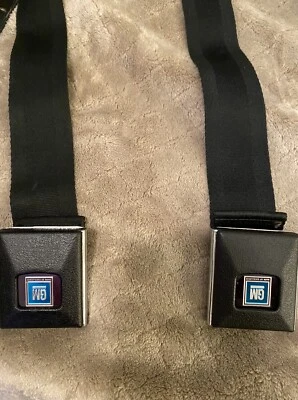 Штатные ремни безопасности Cadillac GM Parts, передняя левая и правая пряжка. С 1977 по 1982 год. - Изображение 1 из 4