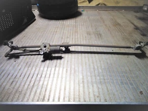 ZAFIRA B GENUINE GM FRONT WIPER MOTOR & LINKAGE UNIT 2005-2012 MODELS - Picture 1 of 2
