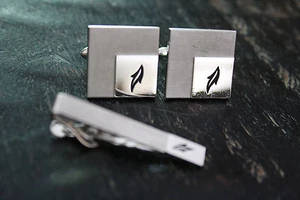 Vintage Estate SWANK DELUXE Silver Tone Cufflinks Tie Bar/Clip SET BOXED GUC - Picture 1 of 10