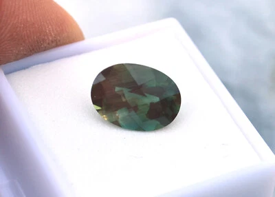 Piedra solar andesina verde corte tablero a cuadros ovalado de 5,60 quilates Foto 1 de 3