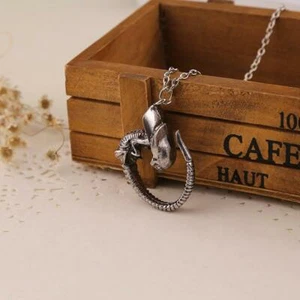 Alien vs Predator Movie Xenomorph Silvertone Pendant Necklace Ridley Scott - Picture 1 of 4