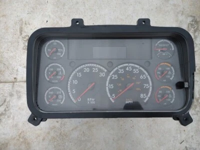 Cuadro de instrumentos velocímetro Freightliner M2 106 usado a la venta, desde un 2018 Fr Foto 1 de 4