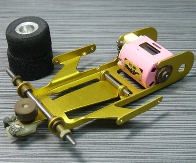 COCHE RANURA AÑOS 60 bonito limpio Gar-Vic "oro" CHASIS rosa motor 36D DE COLECCIÓN 1/24 Foto 1 de 4