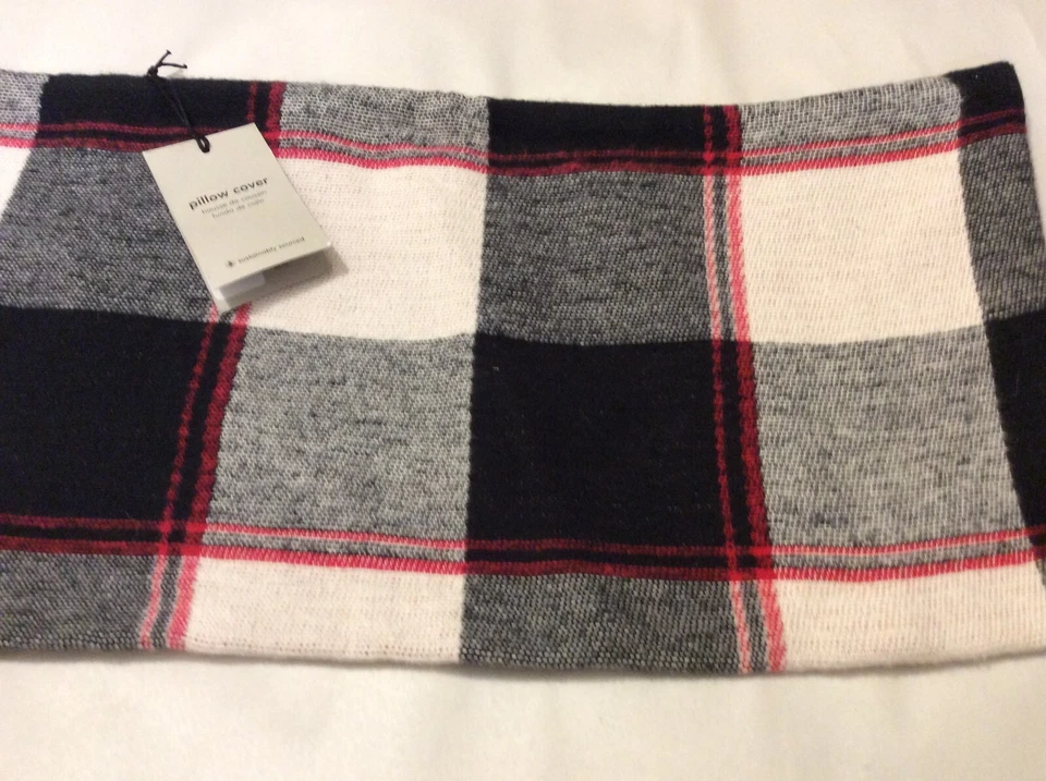 Funda de almohada lumbar a cuadros West Elm Buffalo 12x21 ¡NUEVA CON ETIQUETAS! Tartán a cuadros negro rojo Foto 1 de 1