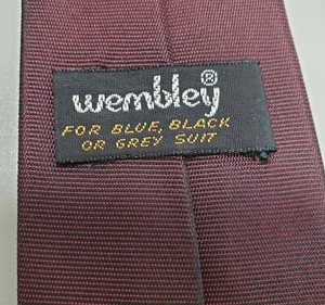 Corbata delgada vintage para hombre Wembley borgoña 55"" x 2 3/8"" mediados de siglo modernos locos hombres - Imagen 1 de 7
