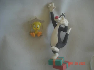FUN 1995 HALLMARK SYLVESTER & TWEETY SET of 2 ORNAMENTS No BOX - Picture 1 of 7