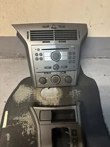 VAUXHALL ASTRA H MK5 CD30 RADIO CENTRE DASH HEATER PANEL . AUTO - Picture 1 of 3