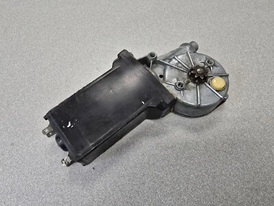 NICE USED ORIGINAL PORSCHE 911 TARGA PASSENGERS DOOR POWER WINDOW MOTOR 74-77 #2 - Изображение 1 из 4