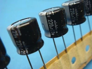 (25) NICHICON URS1E221MNA 220uF 25V 85°C 20% PICCOLO CONDENSATORE ELETTROLITICO RADIALE - Foto 1 di 4