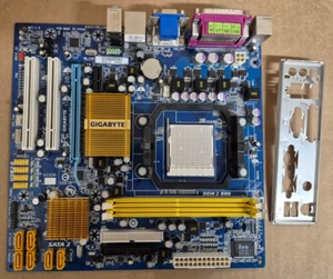 Placa madre de escritorio Gigabyte GA-MA74GM-S2 AMD AM3 con protector de E/S - Imagen 1 de 3