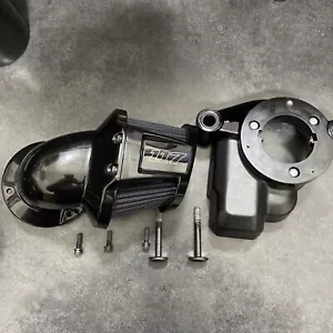 OEM NTO 2018 &Later Softail, 2017 & Later Touring Black Air Cleaner & Backing Pl - Foto 1 di 3