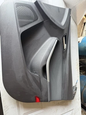 2013-2014 FORD FOCUS ХЭТЧБЕК ПЕРЕДНЯЯ ПРАВАЯ ПАССАЖИРСКАЯ БОКОВАЯ ДВЕРНАЯ ПАНЕЛЬ ОТДЕЛКА OEM - Изображение 1 из 3