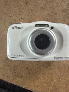 Cámara digital Nikon COOLPIX S33 13,2 MP impermeable blanca (RC - Imagen 1 de 3