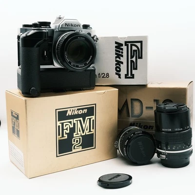 Nikon FM2 "Honeycomb Shutter" Kit Completo - Immagine 1 di 4