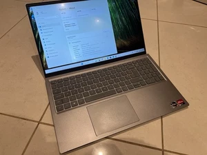 Dell Vostro 5515 LAPTOP AMD Ryzen 5 5500u 2.10Ghz 16GB RAM 512GB NVMe 15.6''#T7F - Picture 1 of 8