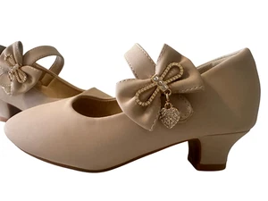 Girls’ PandaNinjia Dress Shoes Size 12 – Beige with Rhinestone Bow & Heart Charm - Picture 1 of 3