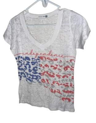Whimsy Rose Sheer Burnout V 领 T 恤 尺寸 XS 白色 独立 爱国 阅读 — 第 1/4 张图片
