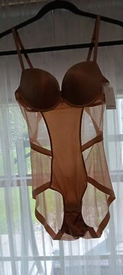 Body sujetador Le Mystere Infinite Edge nude con aros 32 C modelador Foto 1 de 4