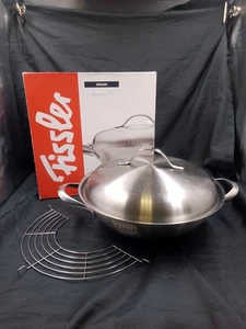 Fissler Wok Classic 28 cm mit Abtropfgitter, Deckel , Griffe Edelstahl - In OVP  - Bild 1 von 10