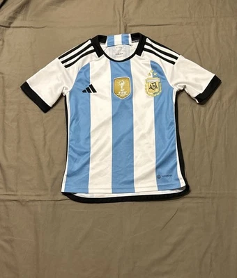 Молодежная футболка Аргентины 2022/23 Adidas молодежный размер маленький 9-10 лет FIFA - Изображение 1 из 4