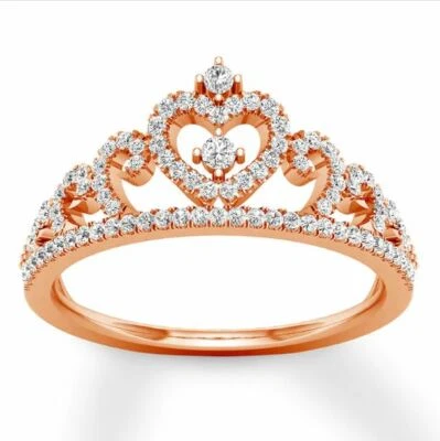0.40 Carati Taglio Rotondo Moissanite Cuore Corona Band Promessa Anello 14K Rosa - Immagine 1 di 4