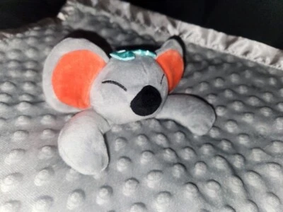 Koala Mouse Lovey Gris Punto Minky Unisex Orejas Naranja Borde Satinado y Espalda Arco Verde azulado Foto 1 de 4