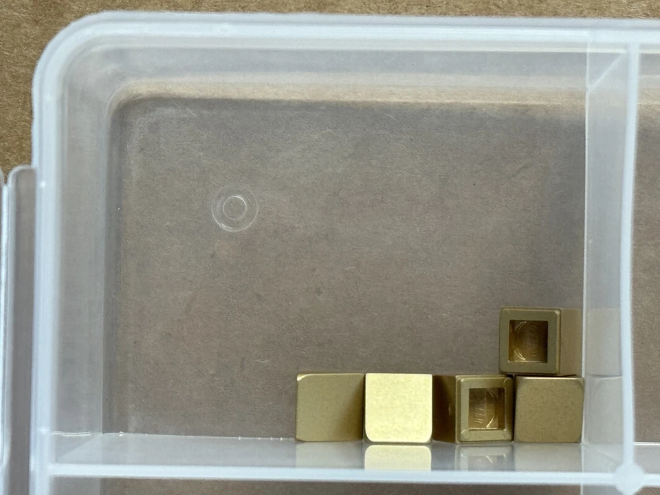 Piezas LEGO - Pendiente Metálica Dorada 30 1 x 1 x 2/3 - Nº 54200 - CANTIDAD 5 Foto 1 de 1