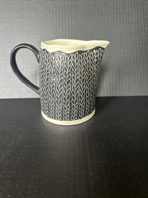 "Jarra de gres negro y crema Creative Co Op 6""" Foto 1 de 4