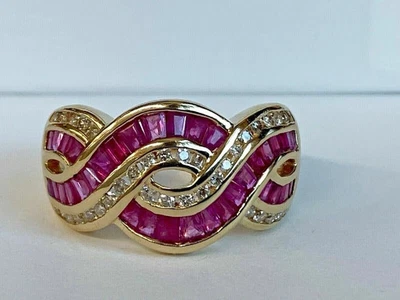 Anillo de boda de lujo enchapado en oro amarillo de 14 k con rubí rosa simulado corte baguette Foto 1 de 4