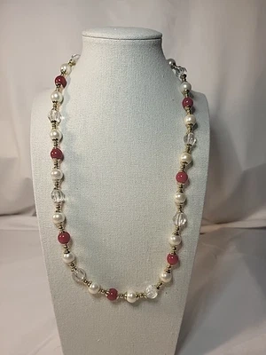 Винтажное ожерелье из бисера с красным, искусственным белым жемчугом и золотым тоном 21 дюйм - Изображение 1 из 4