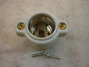 Leviton 660W 600V Porcelain Fixture Socket, pn 9885 - Picture 1 of 6