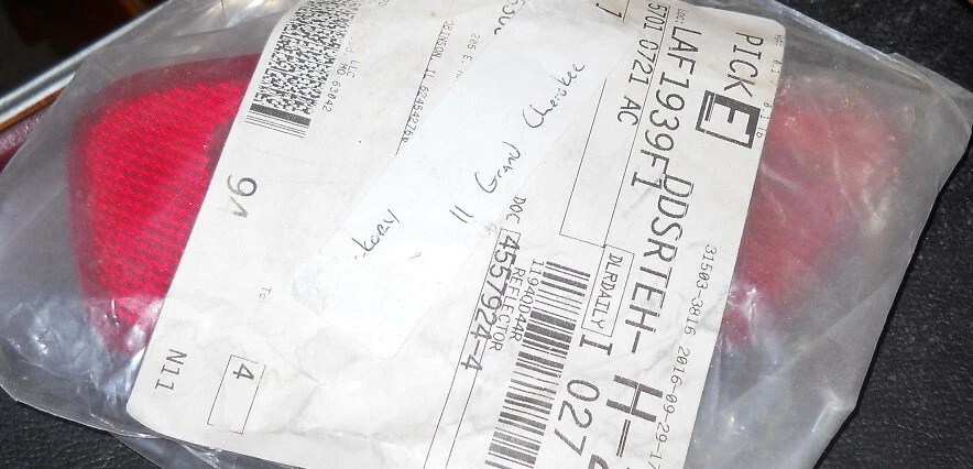 Reflector trasero izquierdo Jeep Grand Cherokee 2012-22 nuevo de lote Foto 1 de 1