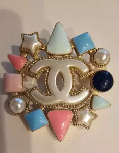 Chanel CC Geometric brooch Multi Shape Stones Faux Pearl, Pink, Blues, Gold tone - Picture 1 of 15