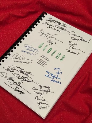 Aliens Movie Script, Cast Printed Signatures, Signed, Gift, Film  - Image 1 of 4