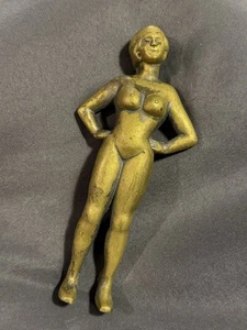 Antigua escultura femenina desnuda de latón fundido dorado o bronce - Imagen 1 de 14