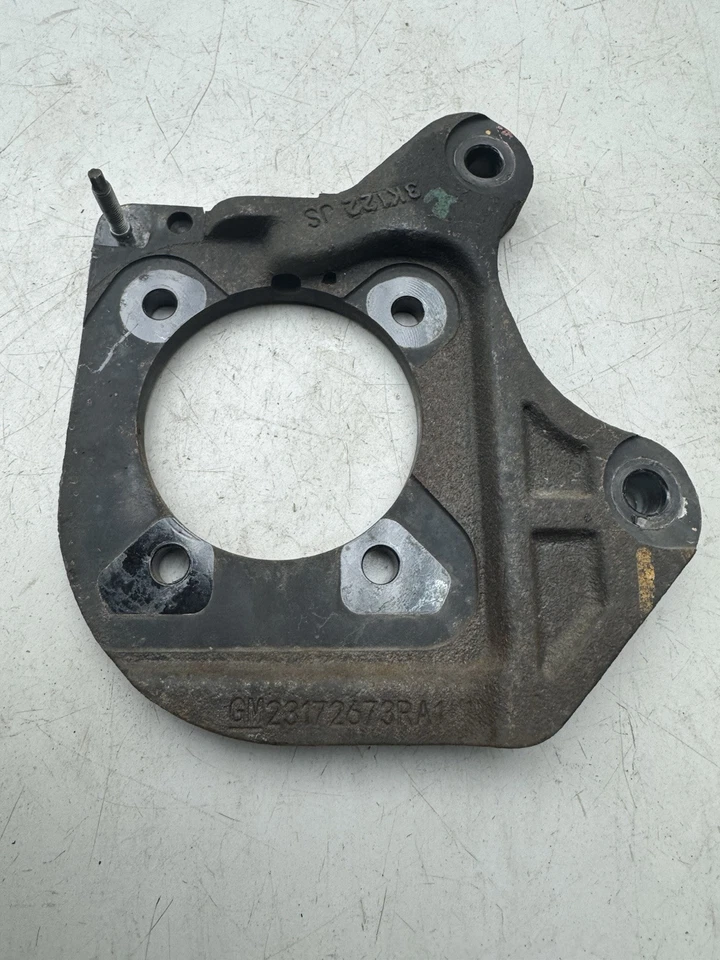 23172673 Soporte de montaje suspensión/freno trasero derecho OEM GM 2014-2016 Cadillac ELR Foto 1 de 4