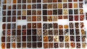 BRAUN TSCHECHISCHE PERLEN KONVOLUT GRÖSSTES Sortiment Tschechische Glasperlen SALE Tschechien - Bild 1 von 6